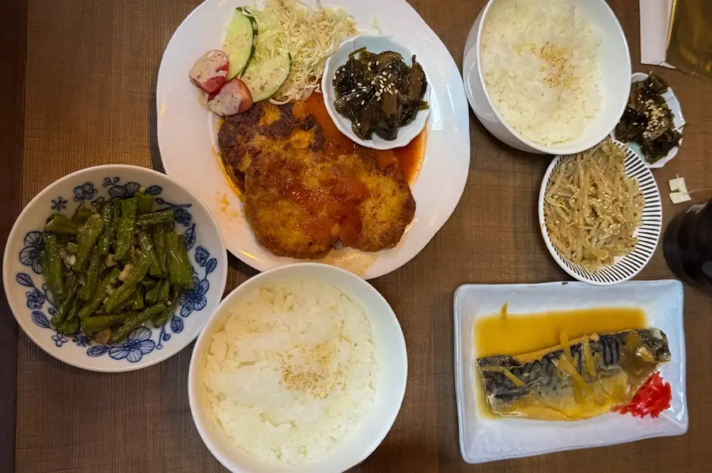 Japanese set meal at Morinaga Izakaya Singapore featuring rice, grilled fish, chicken, vegetables, and assorted side dishes.